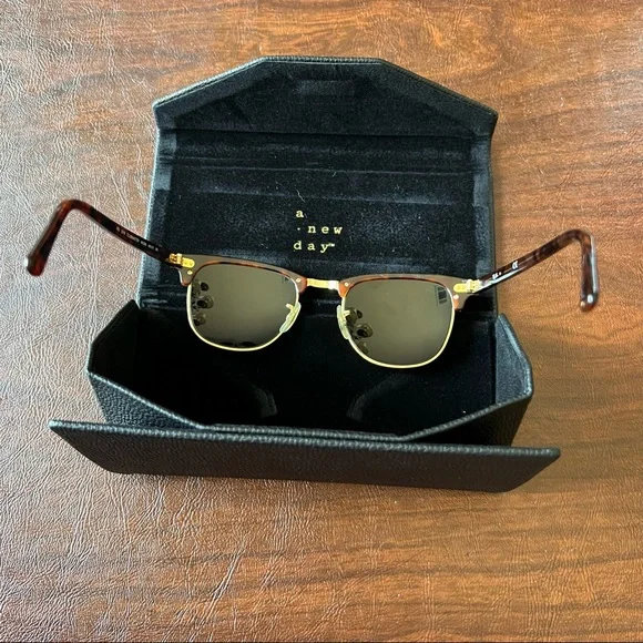 Ray-Ban - Clubmaster Sunglasses - Picture 2 of 14